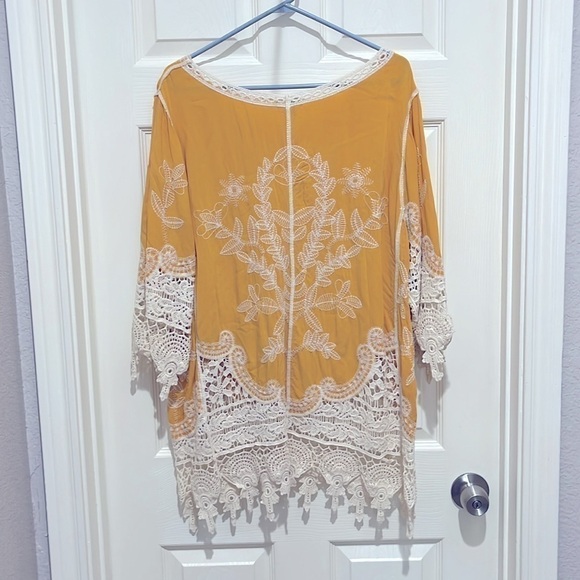 Gorgeous Yellow tunic, embroidered with white lace, Size 18/20 EST 1946. - Picture 6 of 7